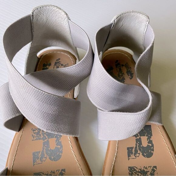 SOREL Ella Metallic silver gray Leather flats sandals size 7.5 Never Worn! - Picture 5 of 10